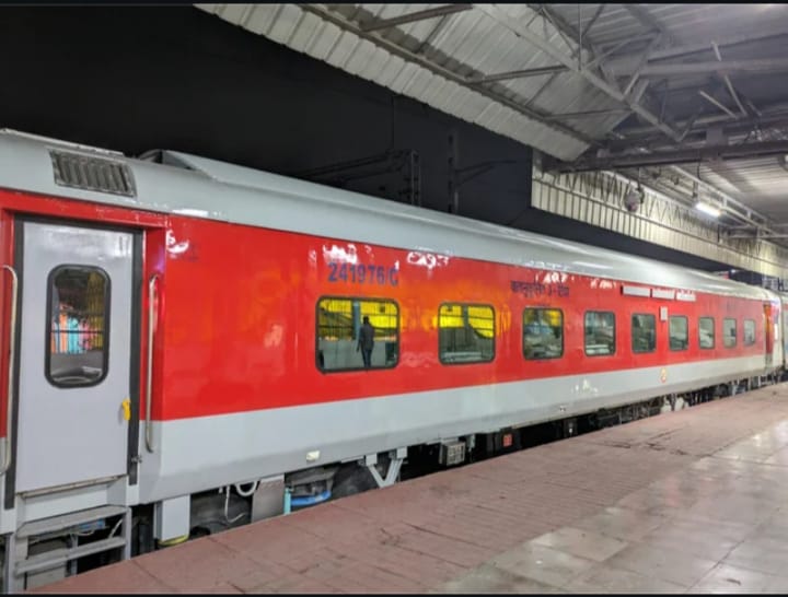 ट्रेन संख्या 14662/14661 (शालीमार एक्सप्रेस) में नए LHB रेक की शुरुआत